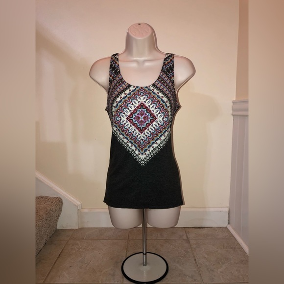 Gray top with a colorful design from Maurice’s in a size small - Picture 2 of 11